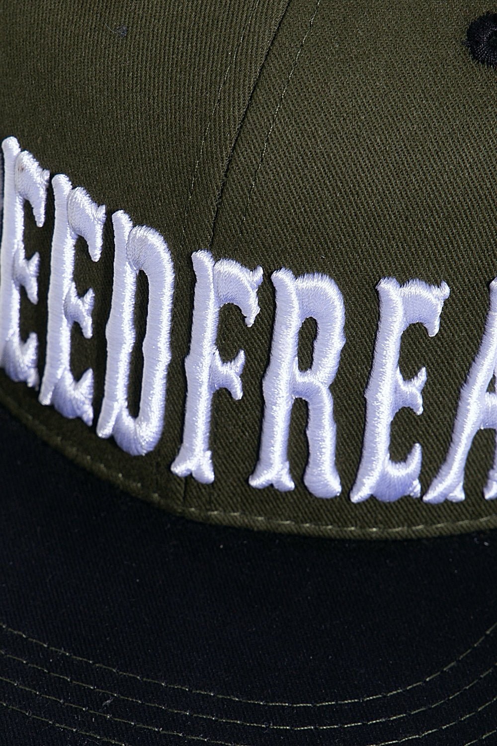 Snapback Cap mit Print auf der Schirmunterseite und Stickerei in der Front «Speedfreak» Snapback Cap von King Kerosin