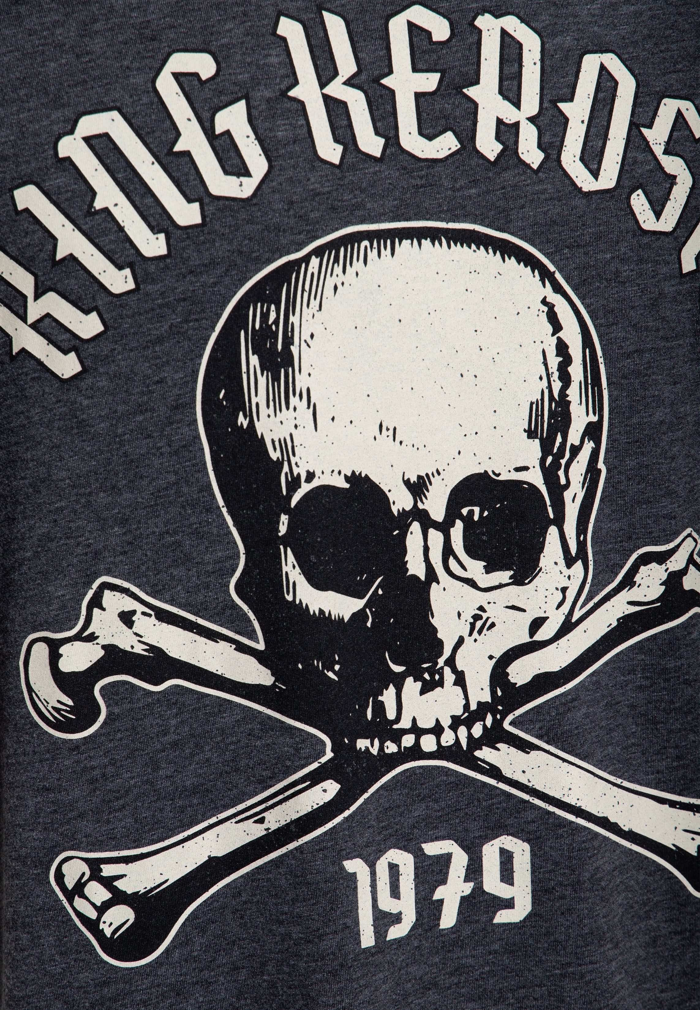 T-Shirt 'Skull 1979' in Grau T-Shirts von King Kerosin