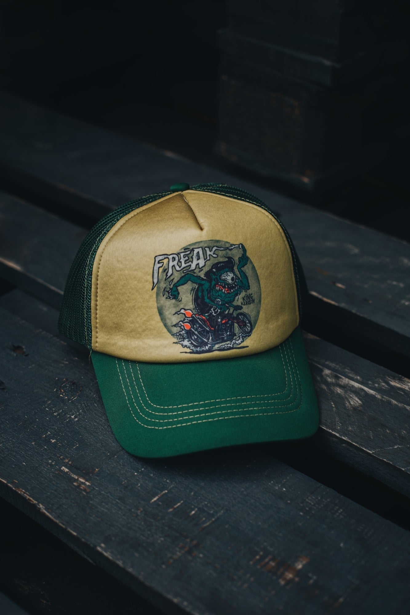 Trucker Cap Classic mit wattierter Front und Motiv - Print «Freak» Trucker Cap von King Kerosin