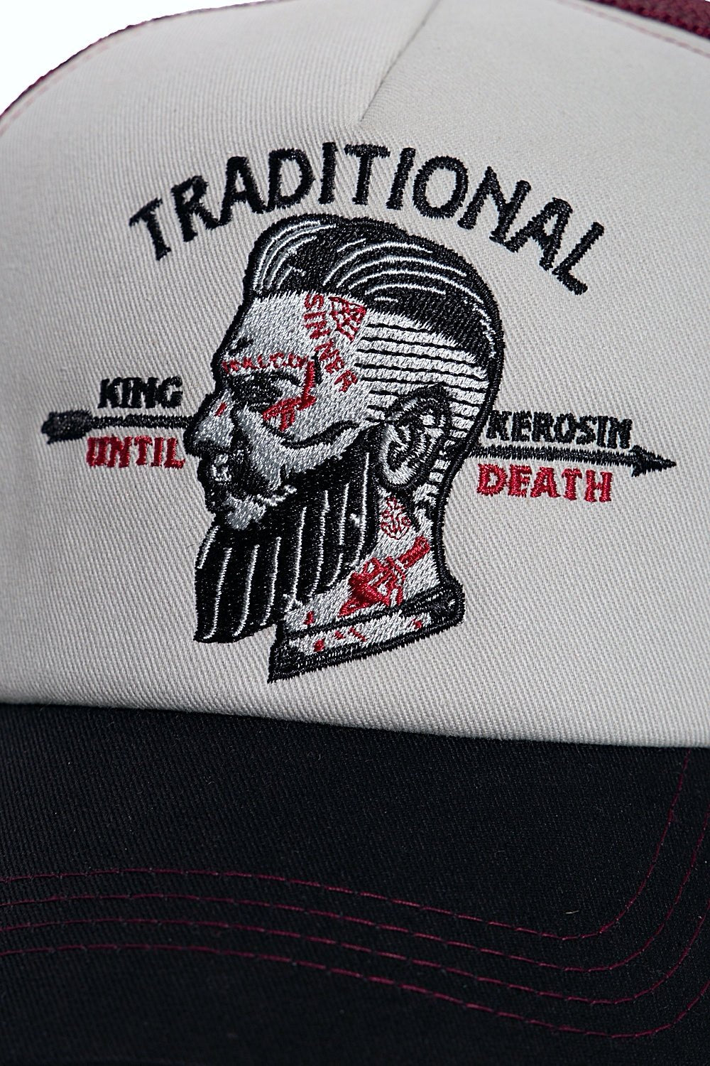 Trucker Cap im kontrastierenden Design mit Frontstickerei «Traditional» Trucker Cap von King Kerosin