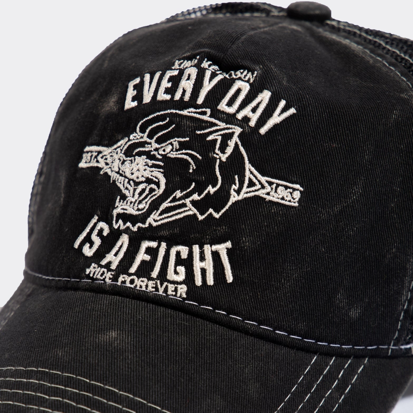 Trucker Cap im Used - Look «Every Day is a Fight» Trucker Cap von King Kerosin