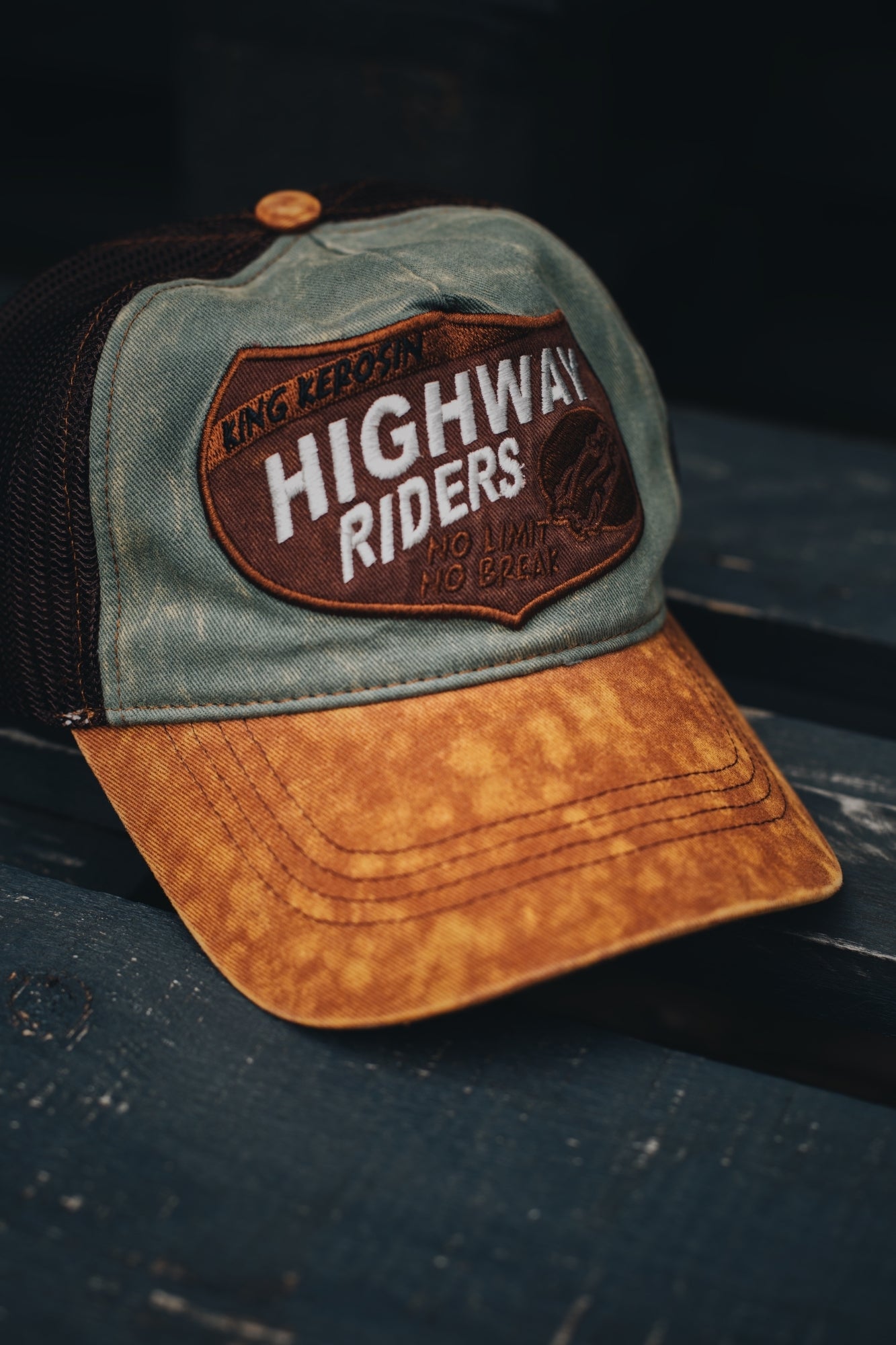 Trucker Cap mit authentischem Enzymwash «Highway Riders» Trucker Cap von King Kerosin