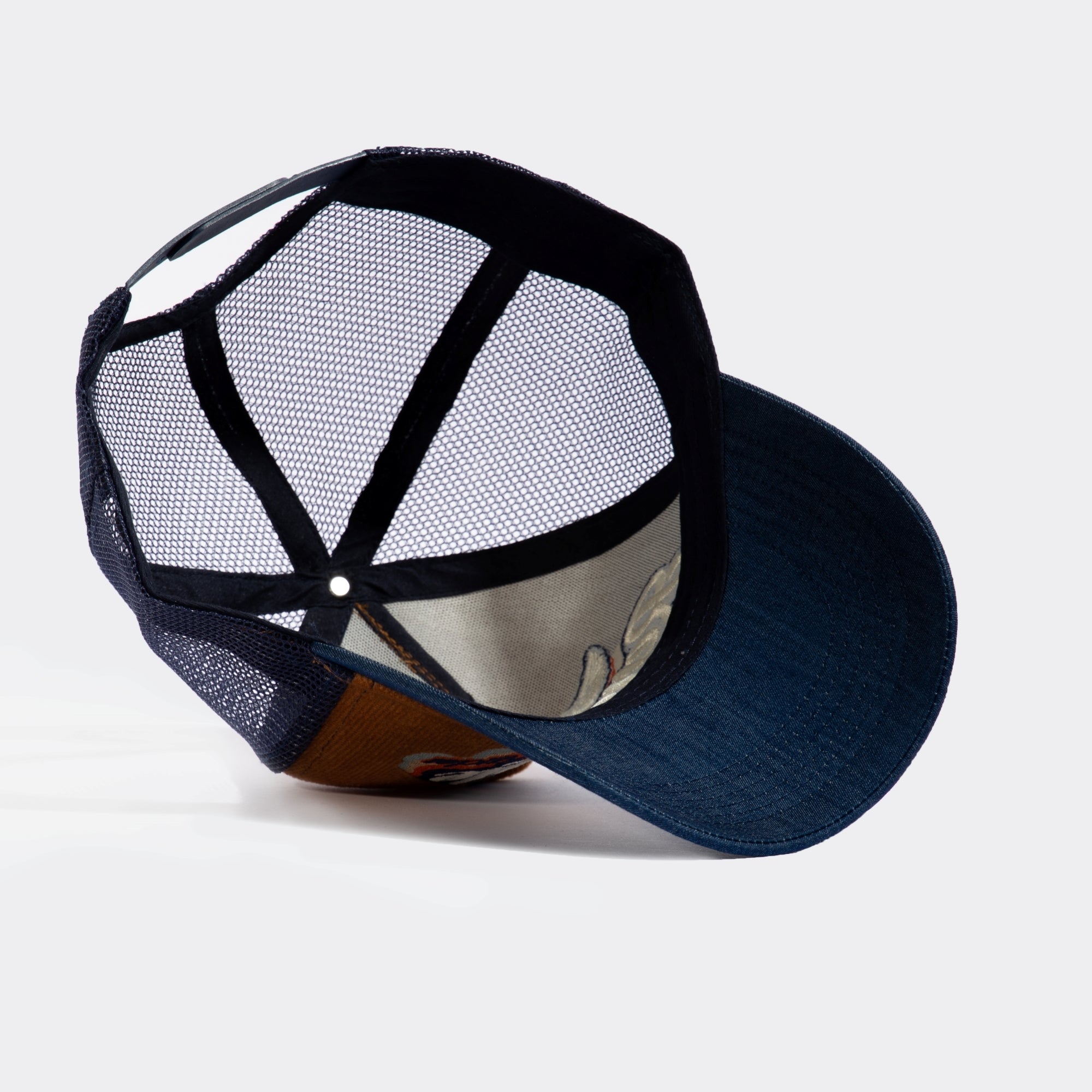 Trucker Cap mit Cord - Front «Renegade» Trucker Cap von King Kerosin