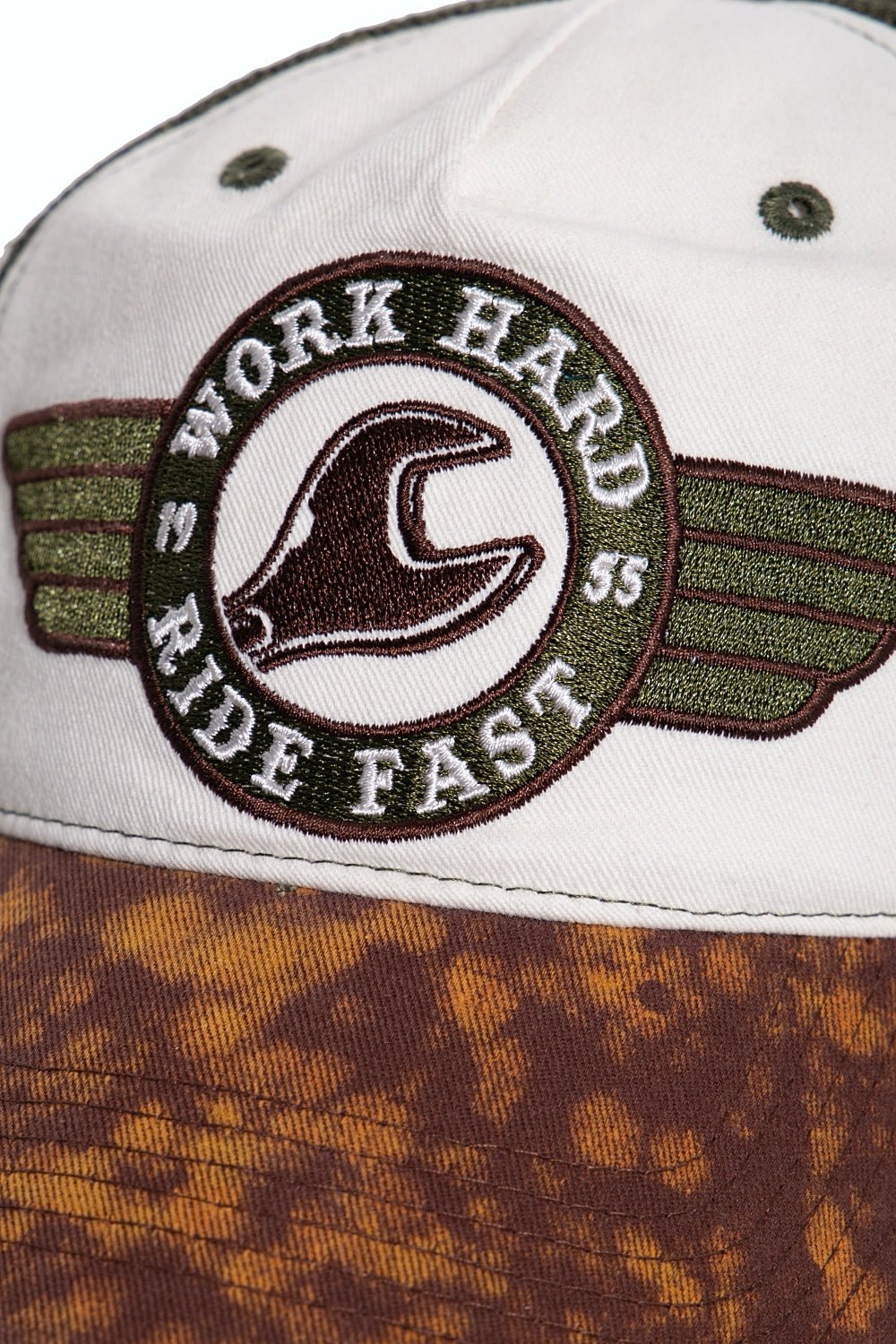 Trucker Cap mit Enzymwash und Destroyed - Effekten und Stickerei «Work Hard» Trucker Cap von King Kerosin