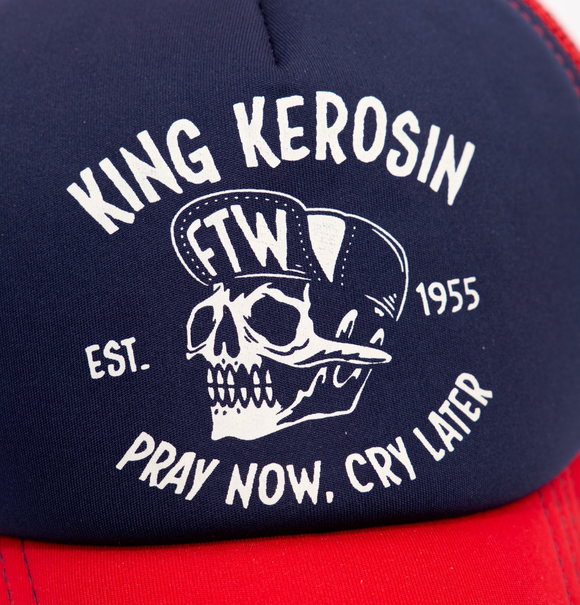 Trucker Cap «mit kontrastfarbenem Print «Pray now. cray later» Trucker Cap von King Kerosin