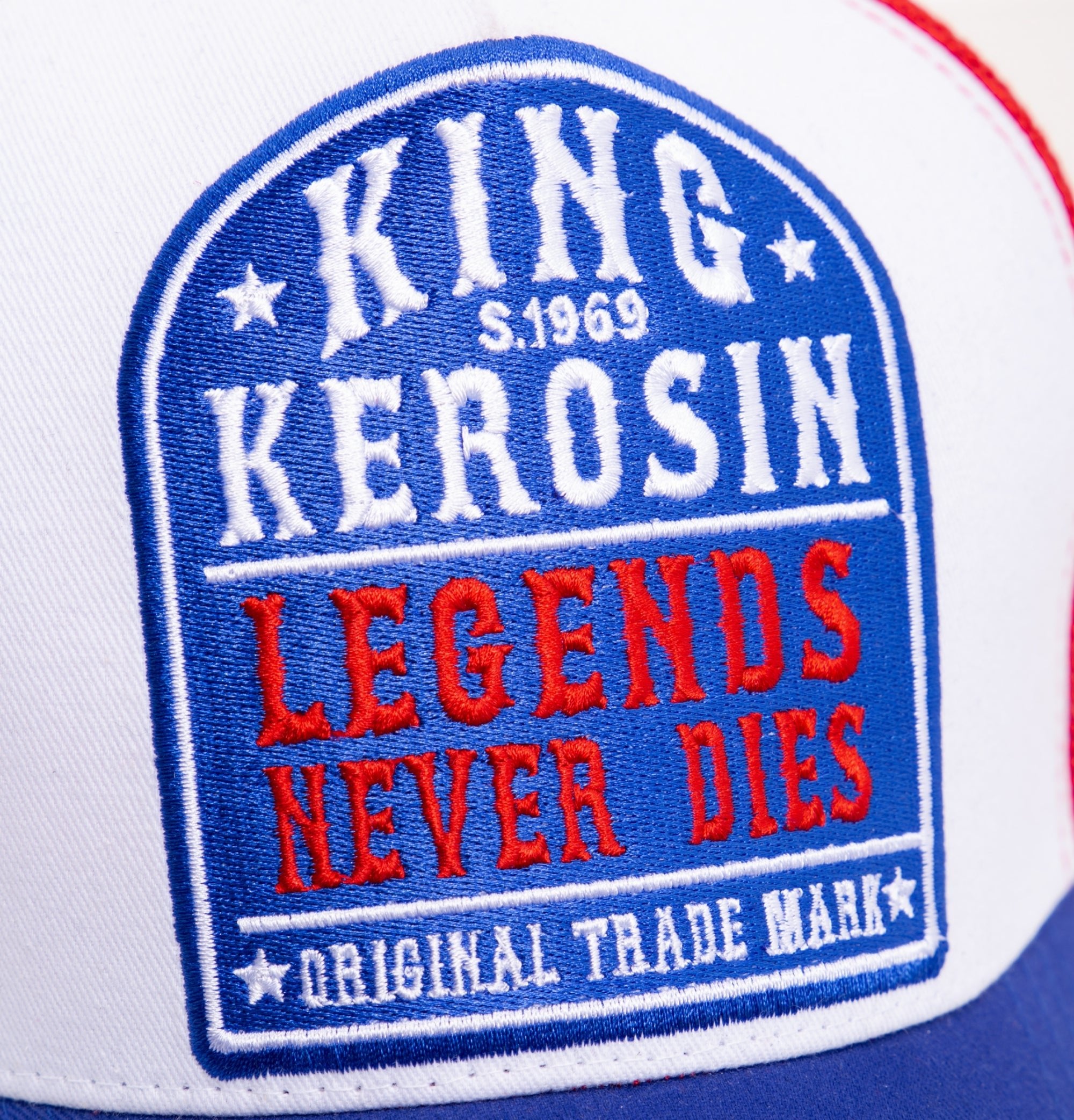 Trucker Cap mit Mesh - Einsatz «Legends never die» Trucker Cap von King Kerosin