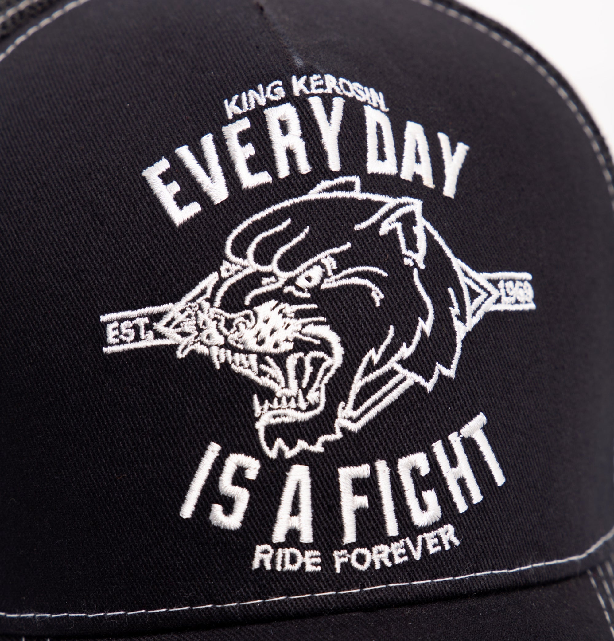 Trucker Cap mit Motiv Stickerei «Every day is a fight» Trucker Cap von King Kerosin
