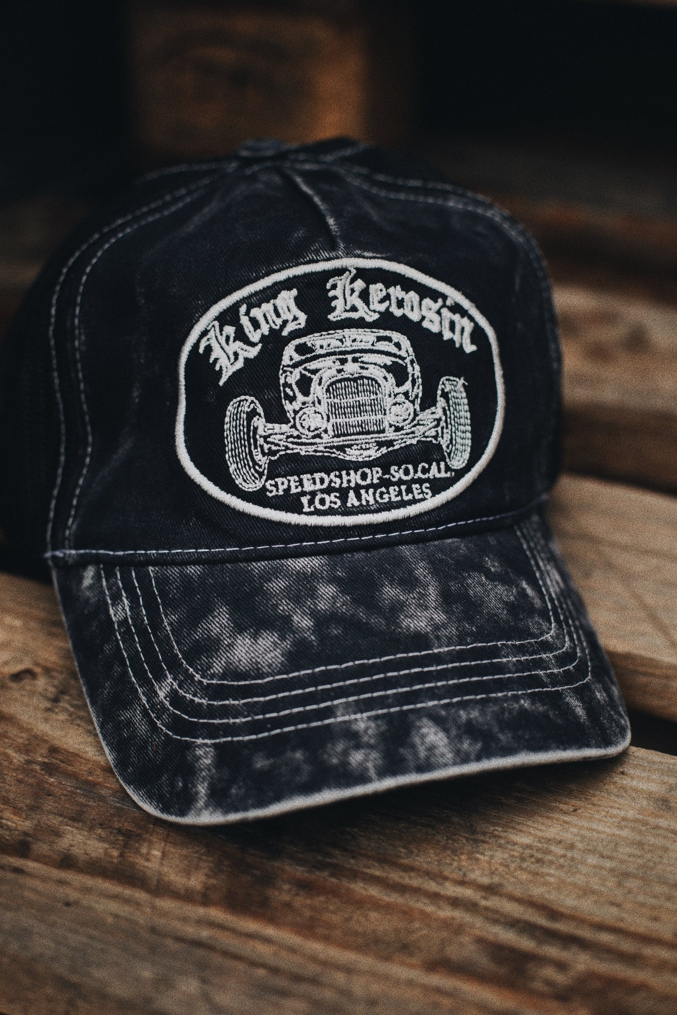 Trucker Cap mit Stickerei in der Front und Enzymwash «Speedshop SoCal» Trucker Cap von King Kerosin