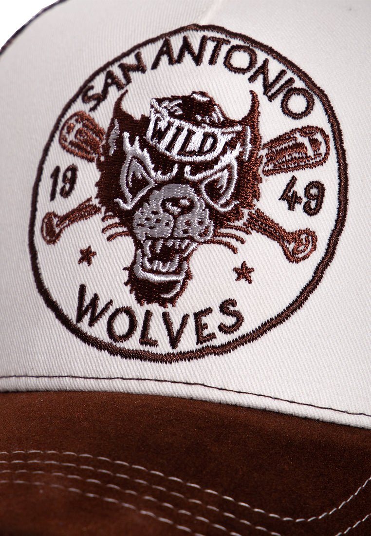 Trucker Cap mit Stickereien und Schirm in Samt - Optik «San Antonio Wolves» Trucker Cap von King Kerosin