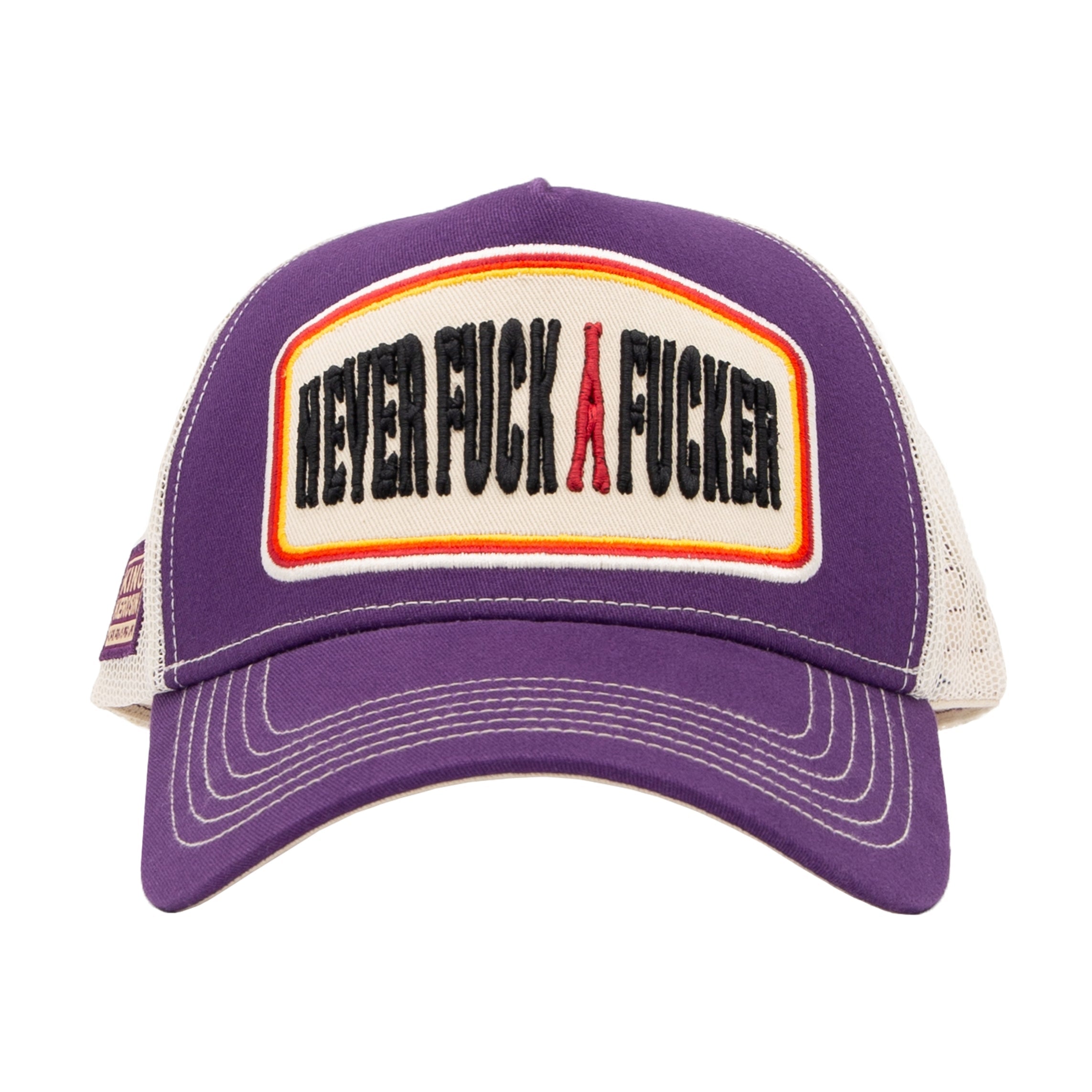 Trucker Cap 'Never Fuck A Fucker' in Pflaume Trucker Cap von King Kerosin