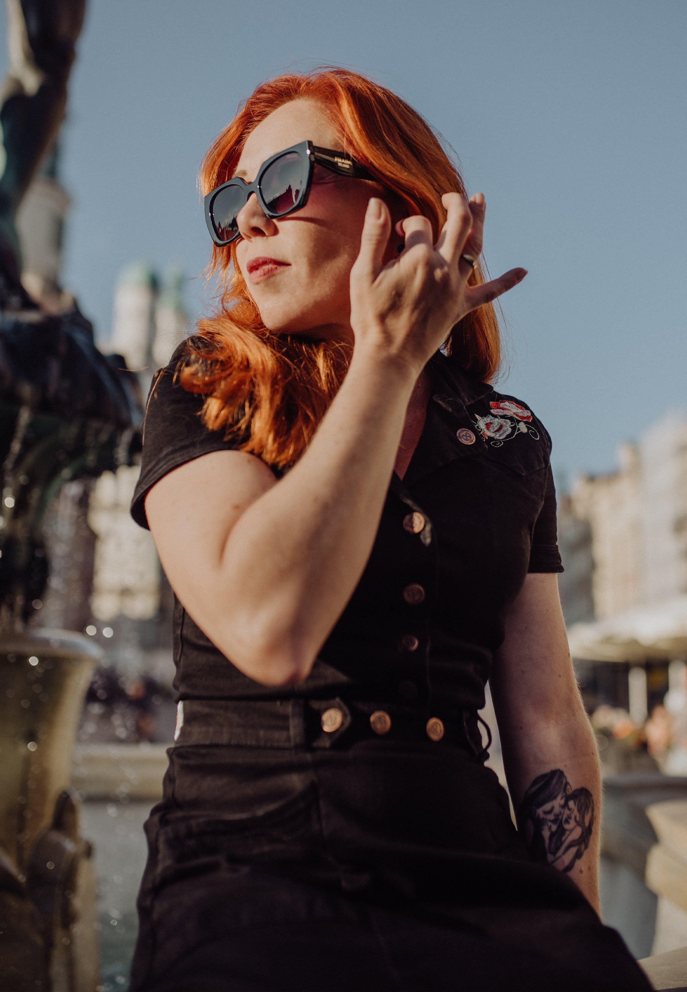 Queen Kerosin - 50s Swing Jeanskleid mit Stickerei