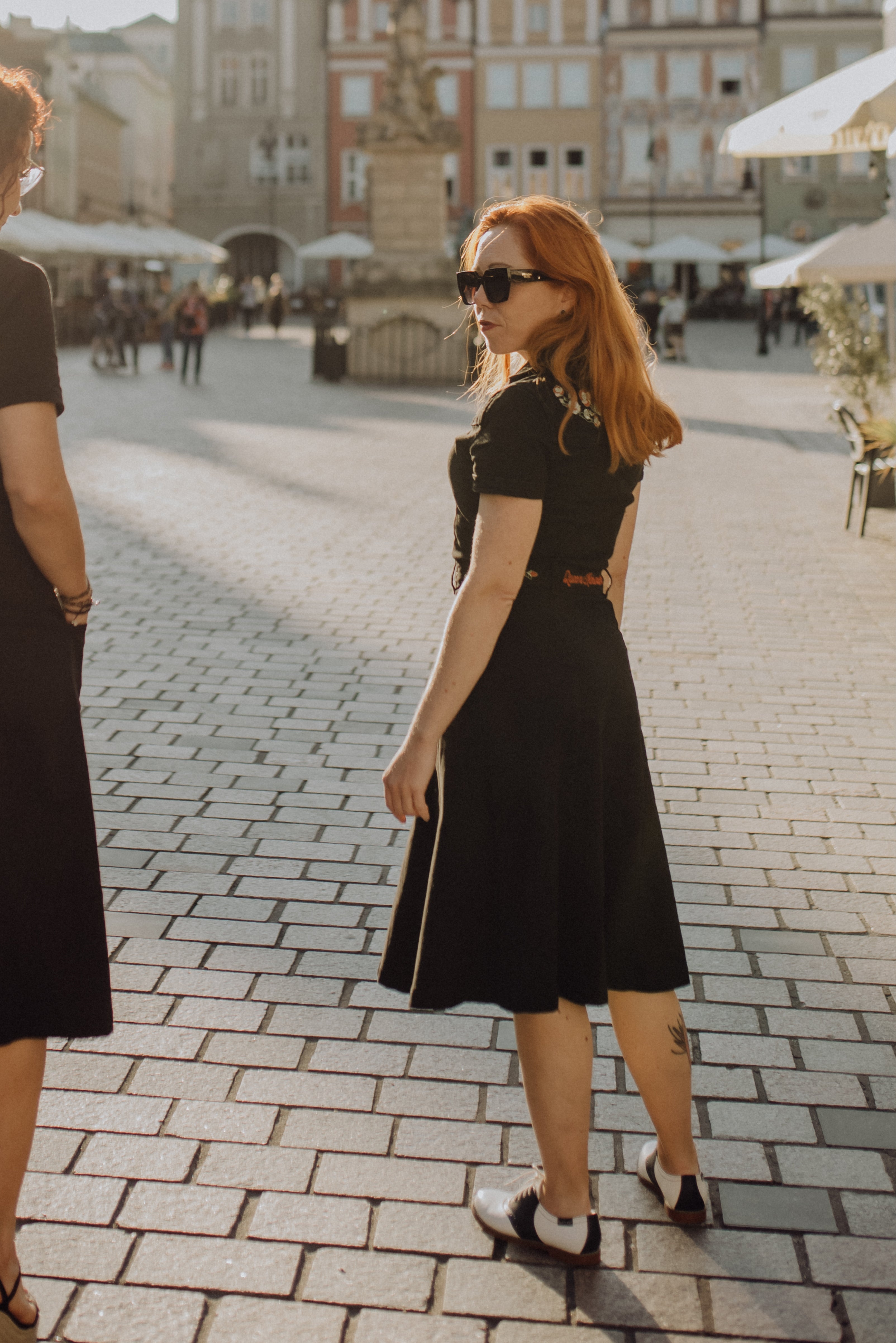 Queen Kerosin - 50s Swing Jeanskleid mit Stickerei