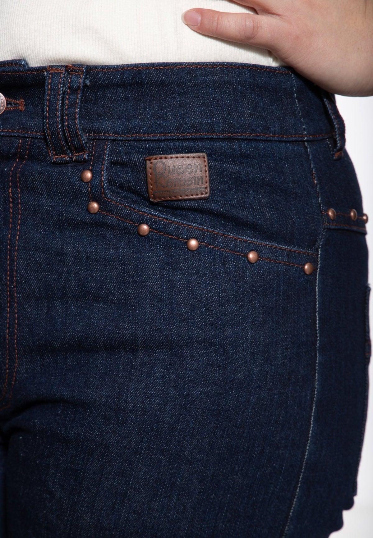 Damen Hose Bootcut Jeans "Ruby" in Dark Blue Wash – Hose von Queen Kerosin - Ansicht 4