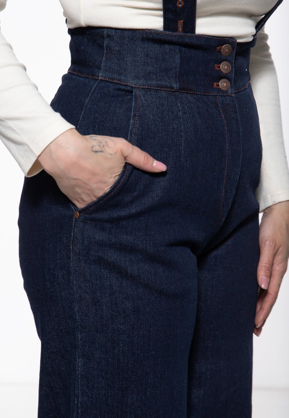 Damen Hose High-Waist Wide-Leg Dungarees in Dark Blue Wash – Hose von Queen Kerosin - Ansicht 4