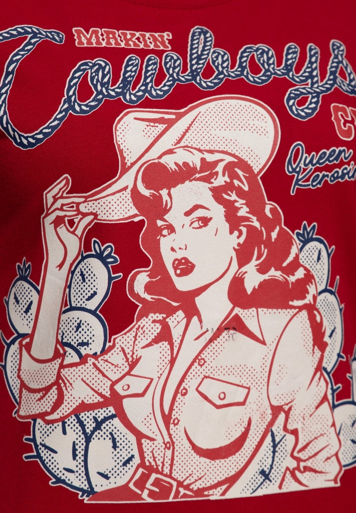 T-Shirt 'Makin' Cowboys Cry' in Bordeaux – T-Shirts von Queen Kerosin - Ansicht 4