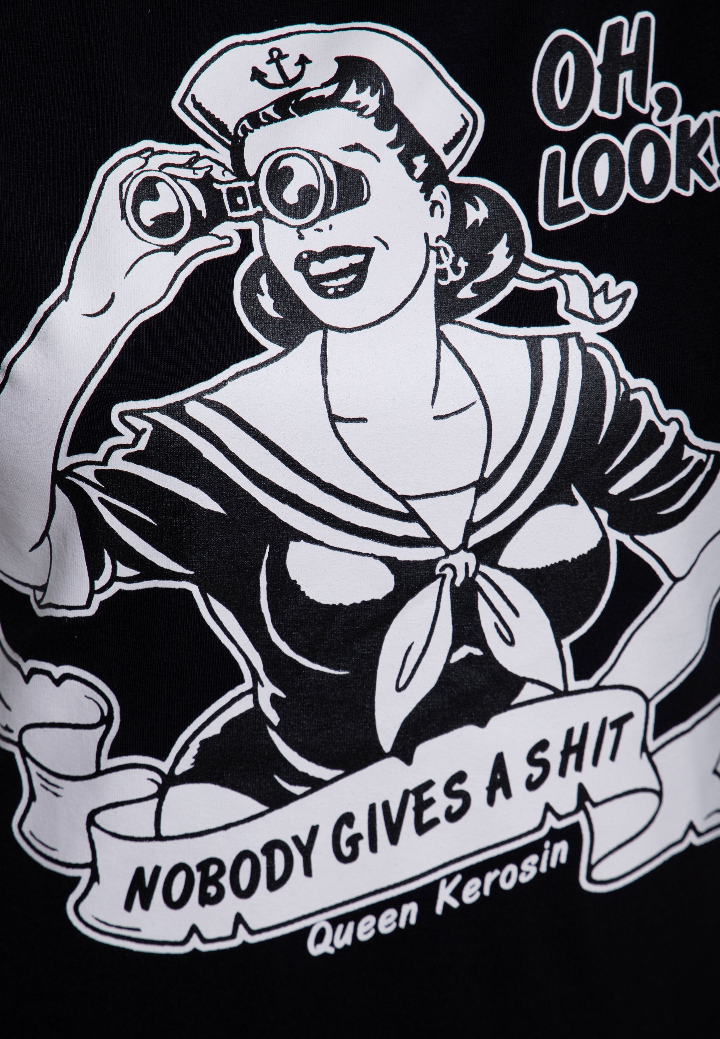T-Shirt 'Nobody Gives a Shit' in Schwarz T-Shirts von Queen Kerosin