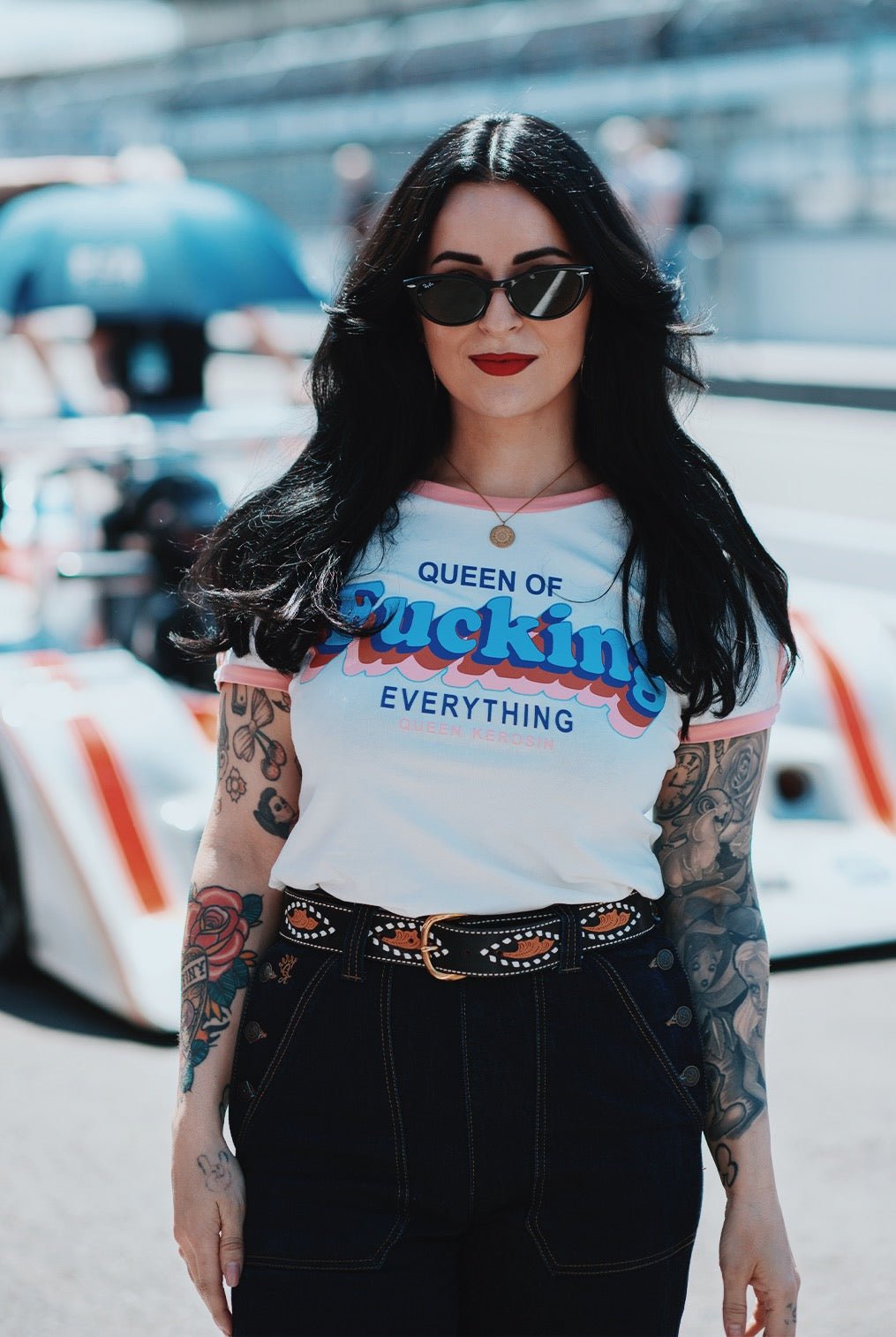 T-Shirt 'Queen Of Fucking Everything' in Off White T-Shirts von Queen Kerosin