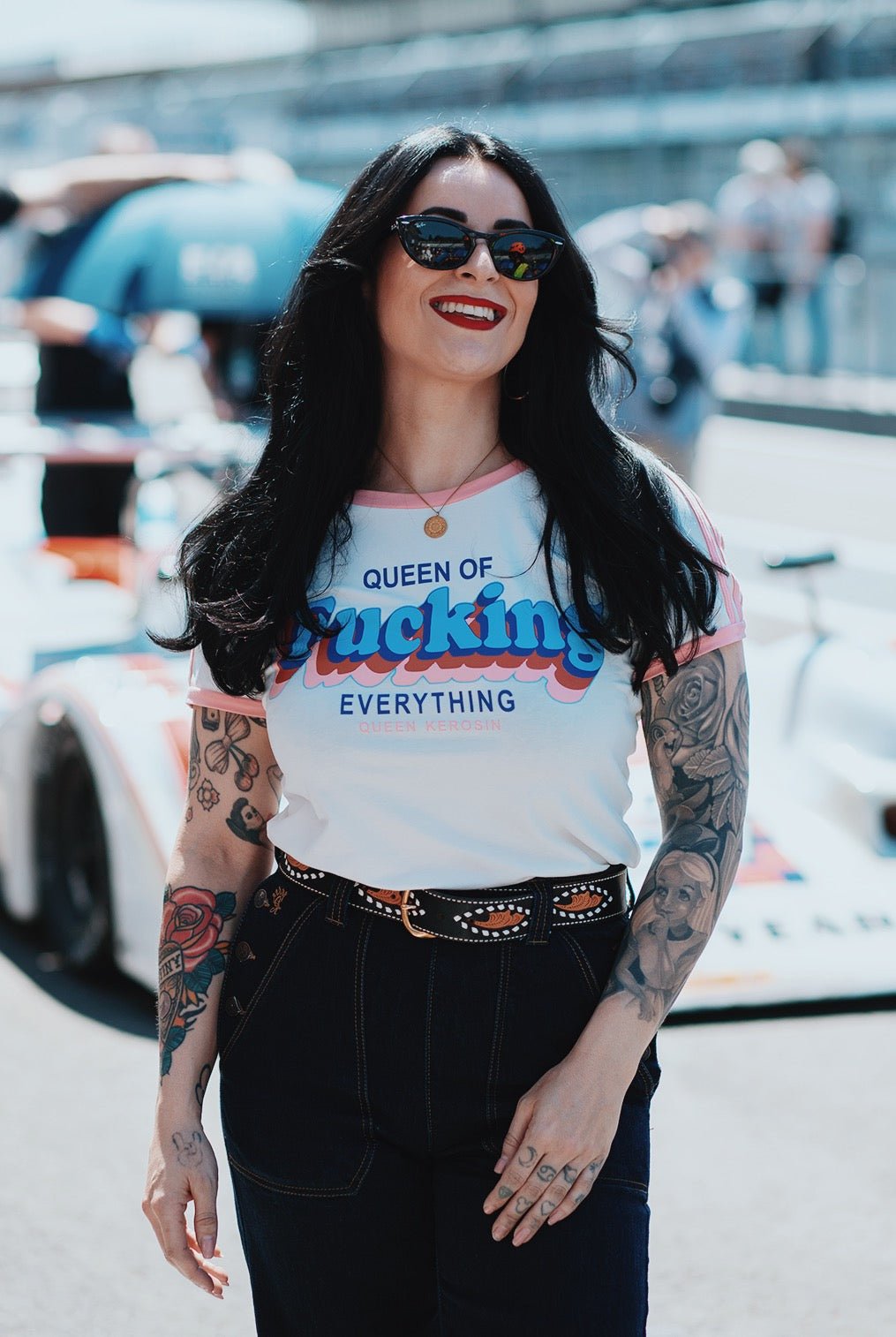 T-Shirt 'Queen Of Fucking Everything' in Off White T-Shirts von Queen Kerosin