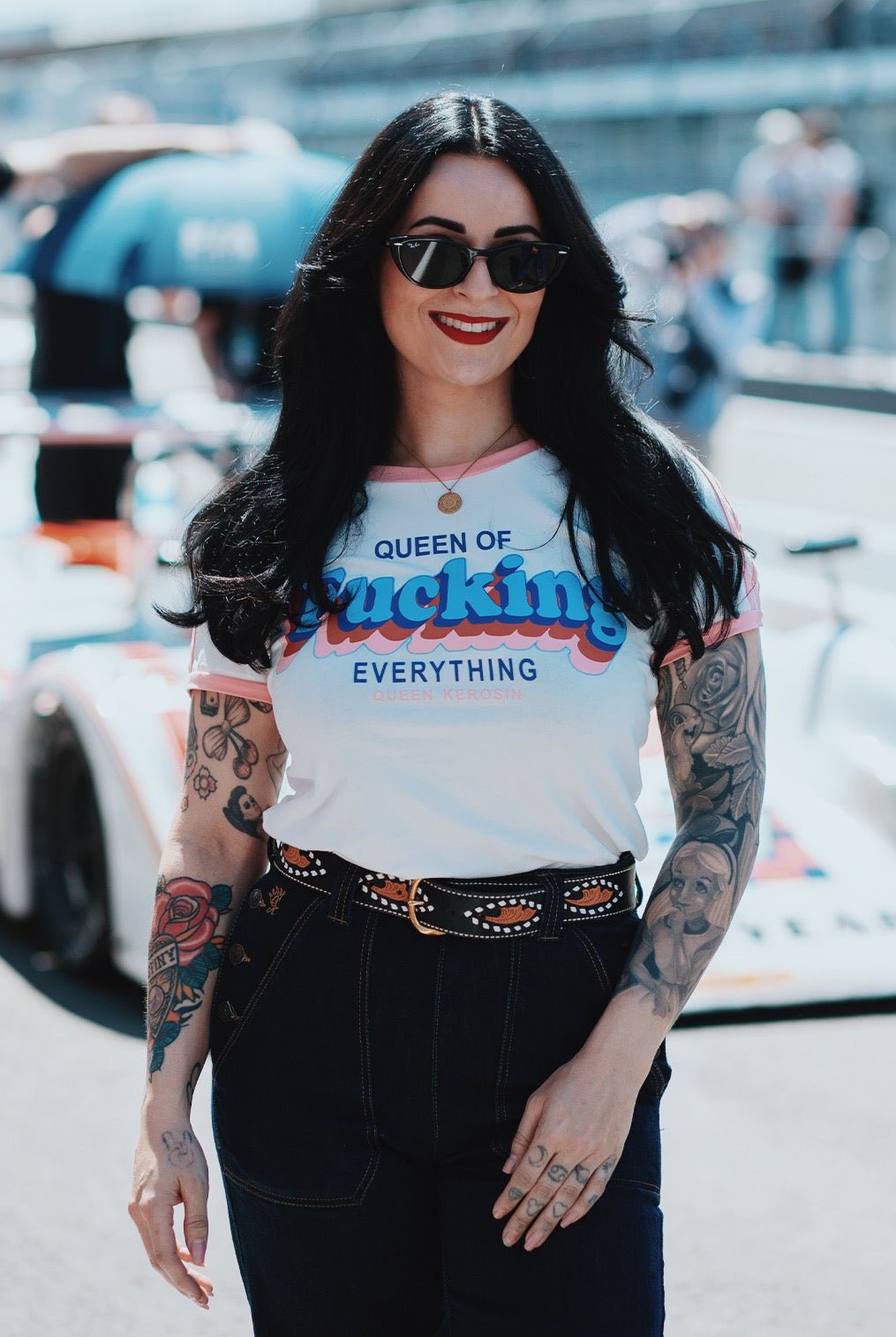 T-Shirt 'Queen Of Fucking Everything' in Off White T-Shirts von Queen Kerosin