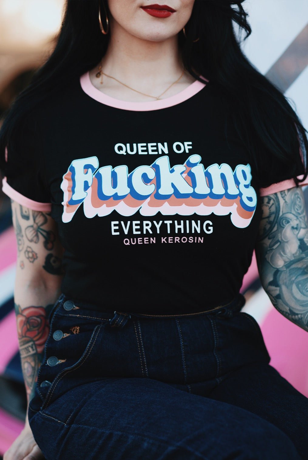T-Shirt 'Queen Of Fucking Everything' in Schwarz T-Shirts von Queen Kerosin