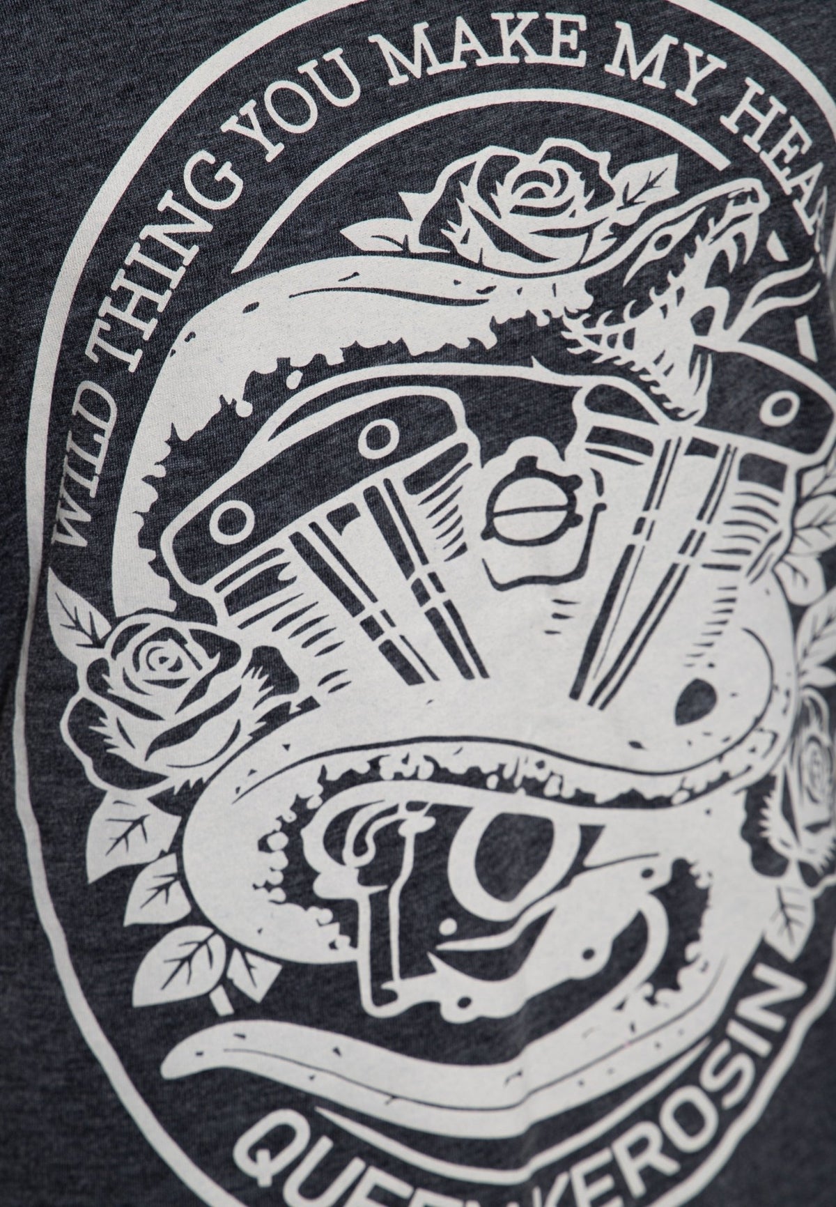 T-Shirt 'Wild Thing' in Anthrazit – T-Shirts von Queen Kerosin - Ansicht 4