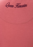 Queen Kerosin - Basic Longsleeve mit offenen Abschlüssen und Logo Stickerei