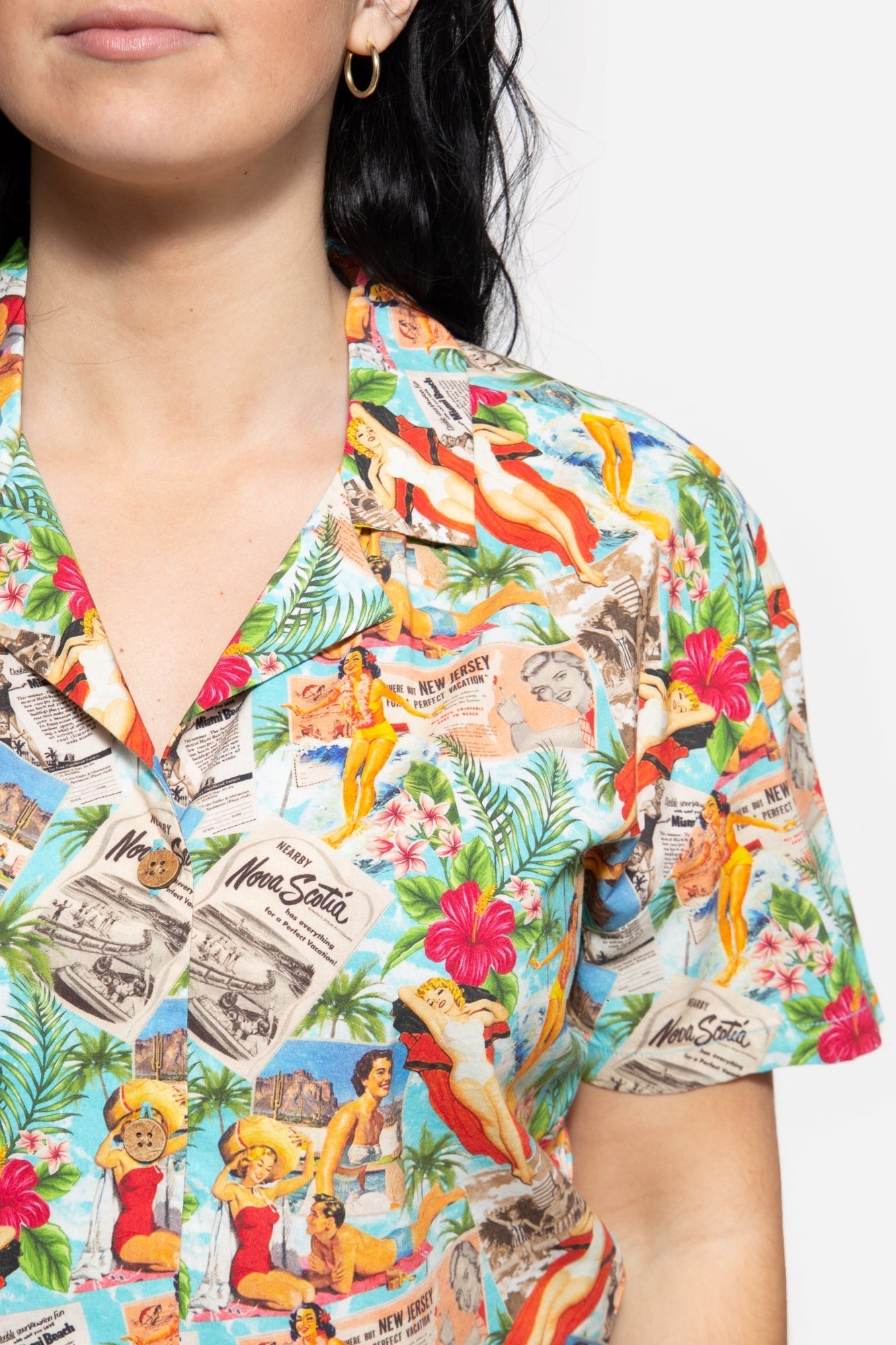 Queen Kerosin - Cropped Oversize Bluse mit Allover-Print im 50s Style