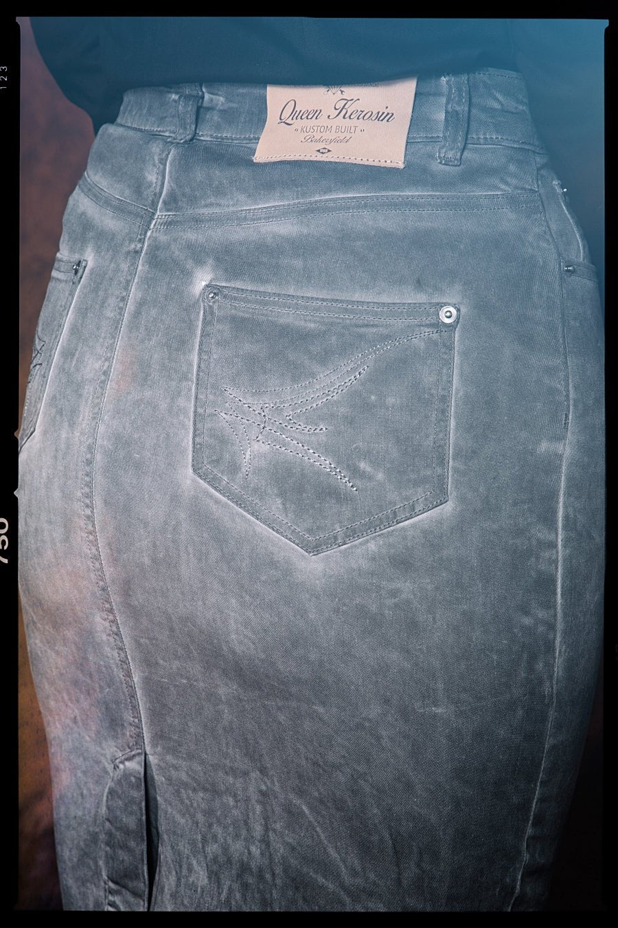 Queen Kerosin - Jeans Bleistiftrock mit Oilwash Effekt