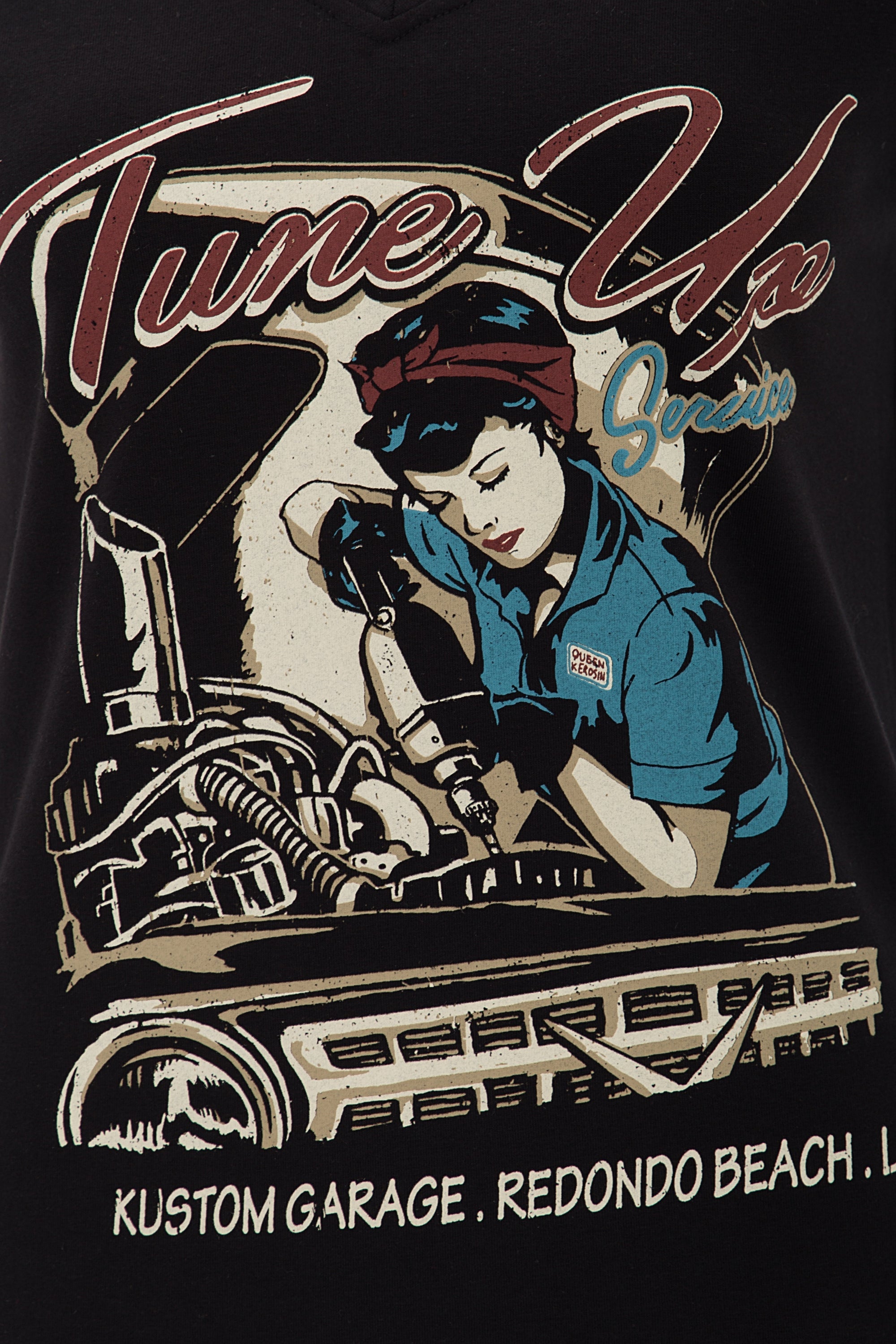 Queen Kerosin - T-Shirt mit V-Ausschnitt «Tune Up»