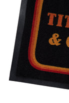 Fußmatte 'Titties, Beer & Choppers' in Schwarz – Fußmatte von King Kerosin - Ansicht 4