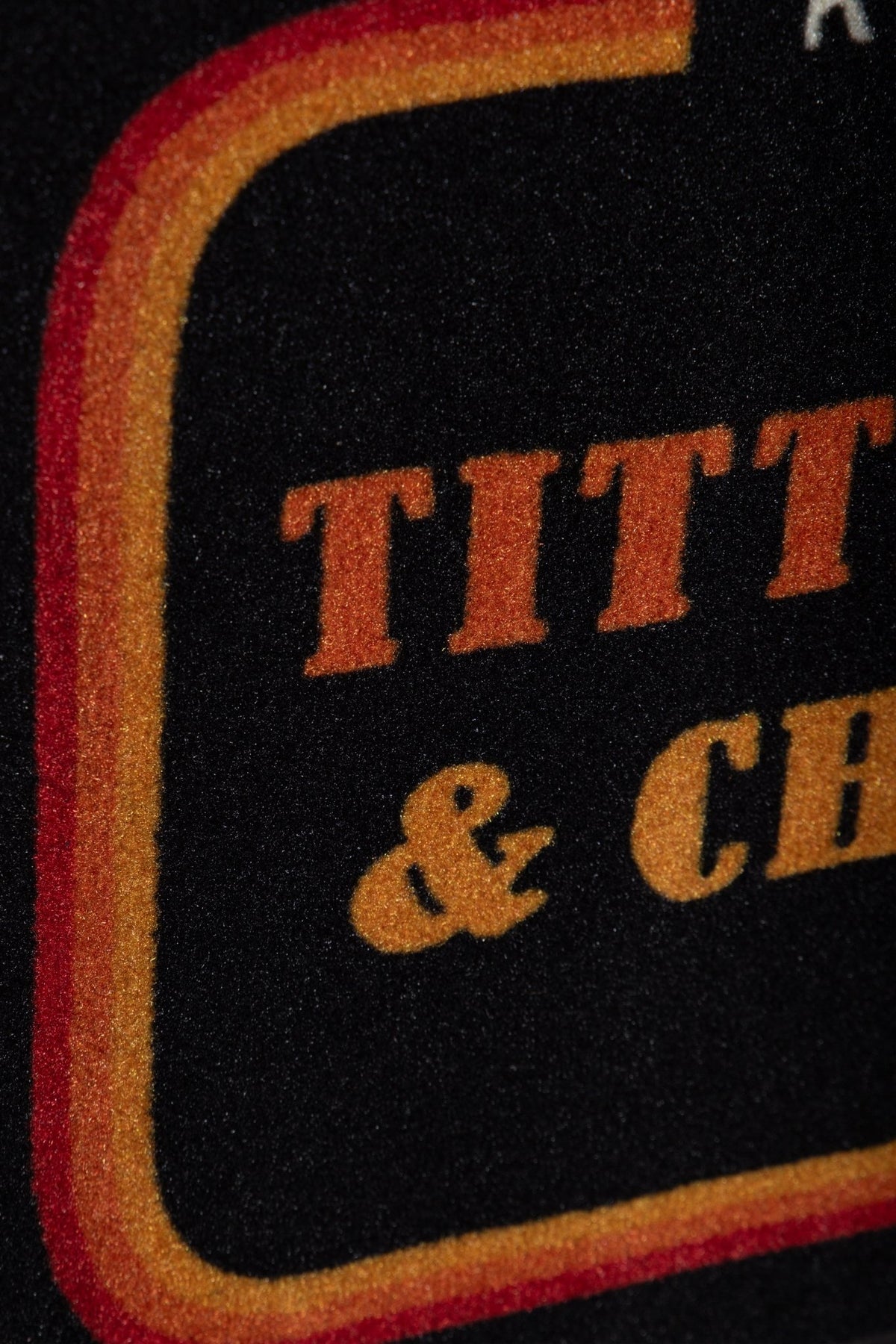 Fußmatte 'Titties, Beer & Choppers' in Schwarz – Fußmatte von King Kerosin - Ansicht 3