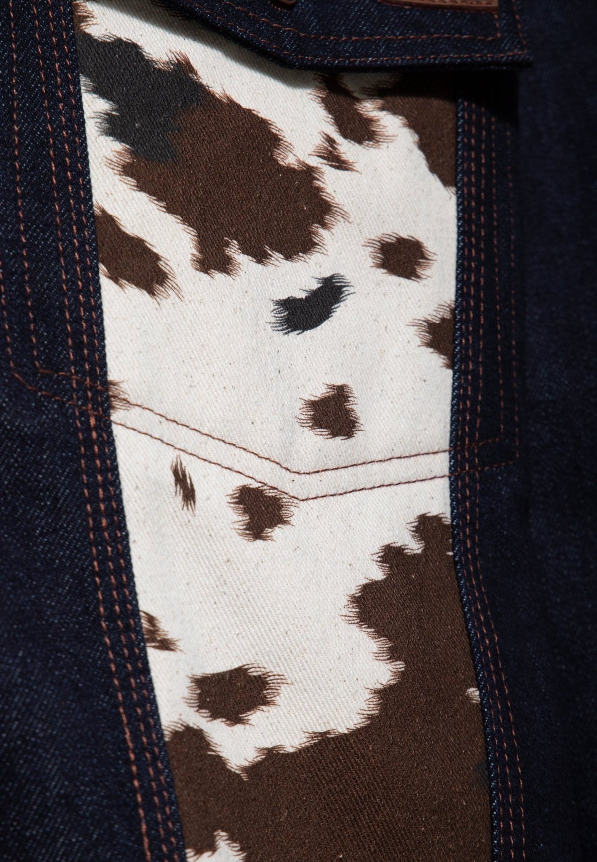 Herren Jacke mit Cowhide-Look Panels in Blue Wash – Jacke von King Kerosin - Ansicht 6