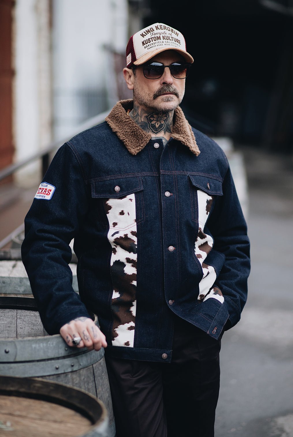 Herren Jacke mit Cowhide-Look Panels in Blue Wash – Jacke von King Kerosin - Ansicht 1