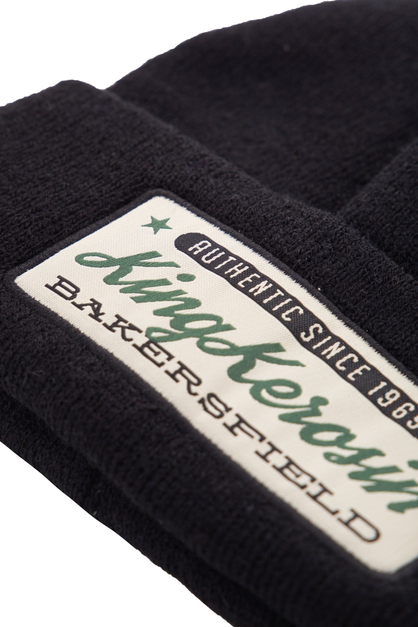 King Kerosin - Legere Strickmütze mit Frontpatch «Bakersfield»