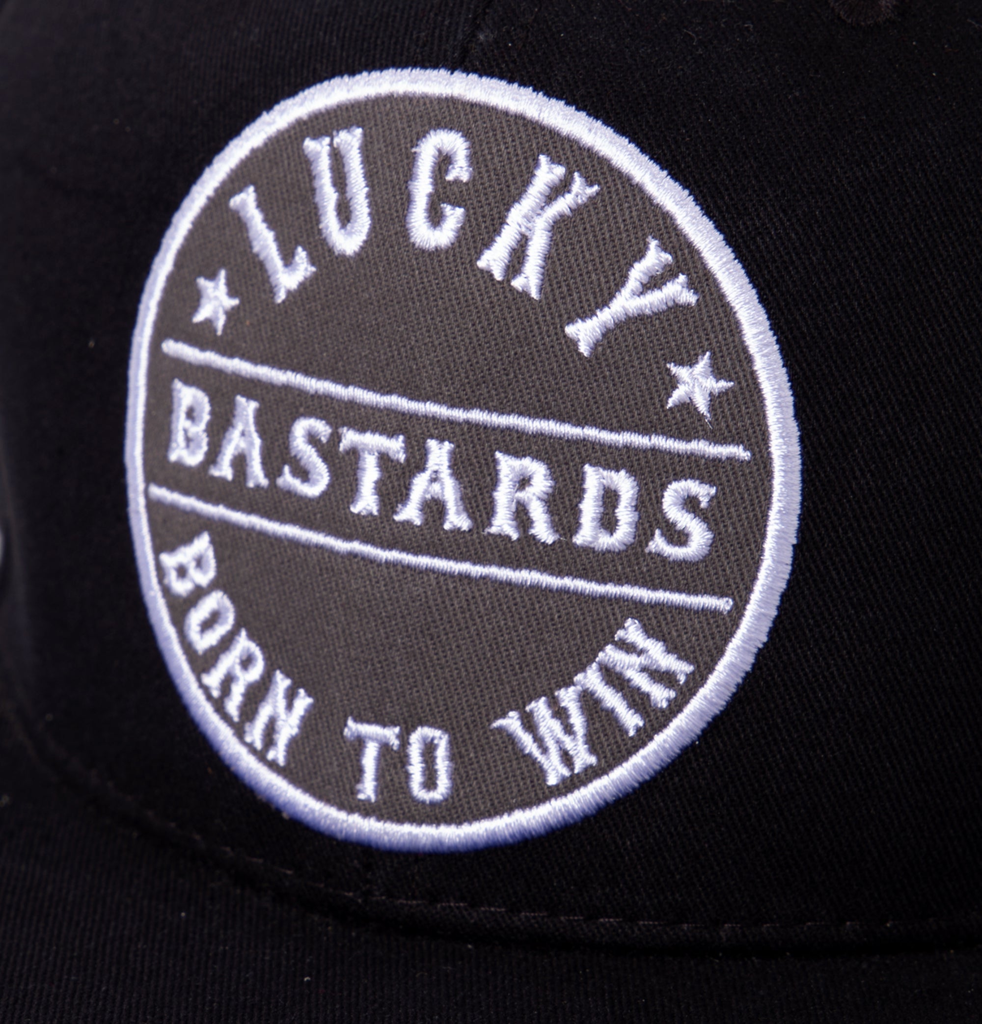 King Kerosin - Snapback Cap mit Print auf der Schirmunterseite «Born To Win»