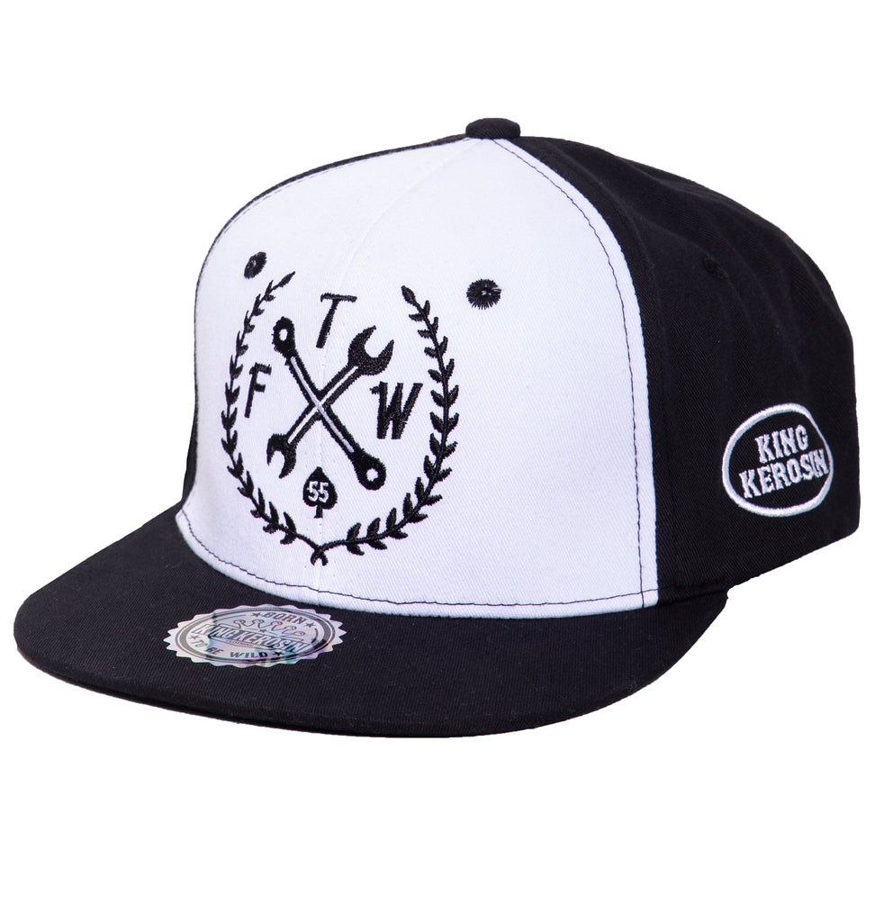 Queen Kerosin Snapback Cap mit Print auf der Schirmunterseite Gummizug «FTW»