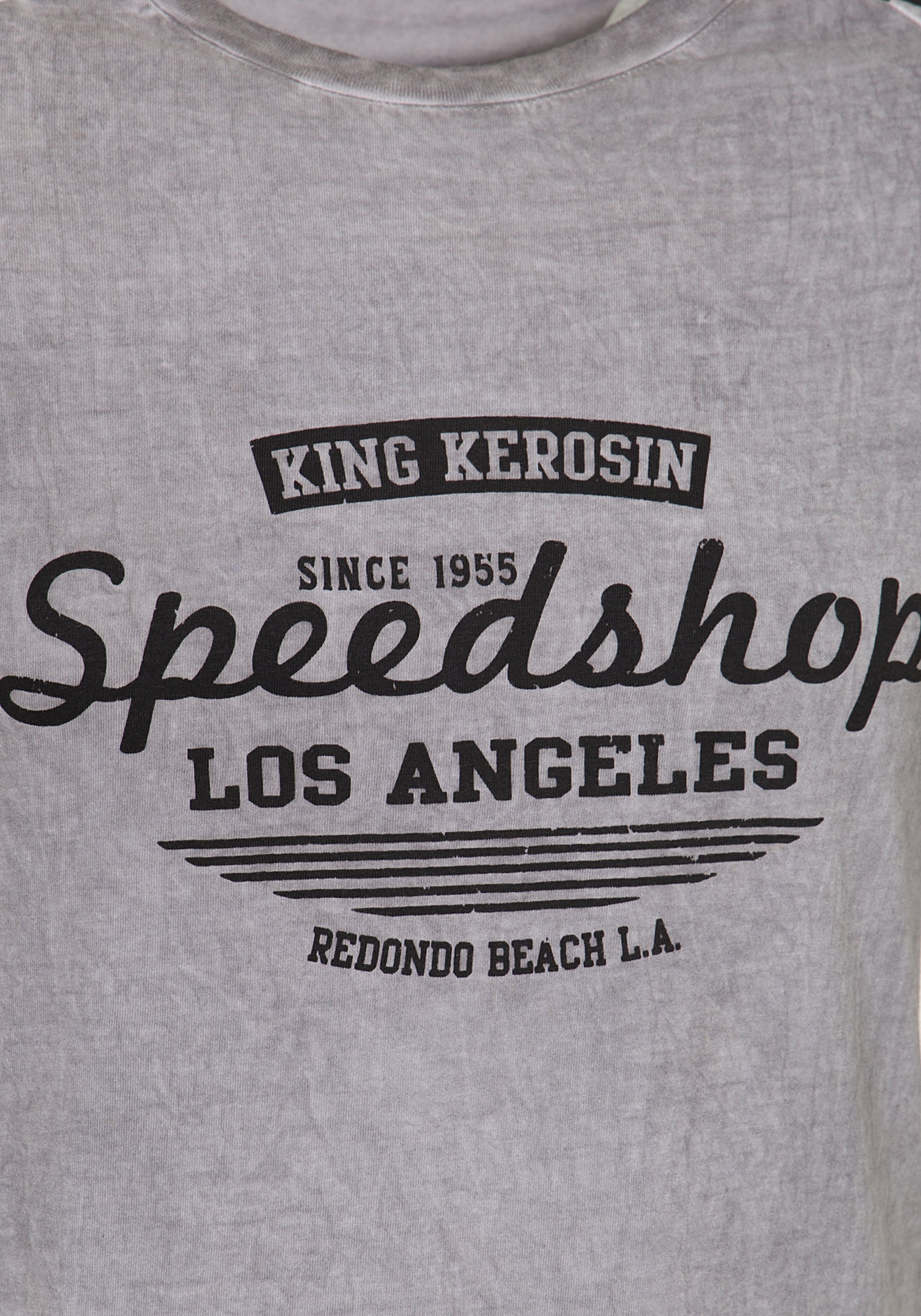 King Kerosin - T-Shirt in Oil - Washed Optik und Frontprint «Speedshop»