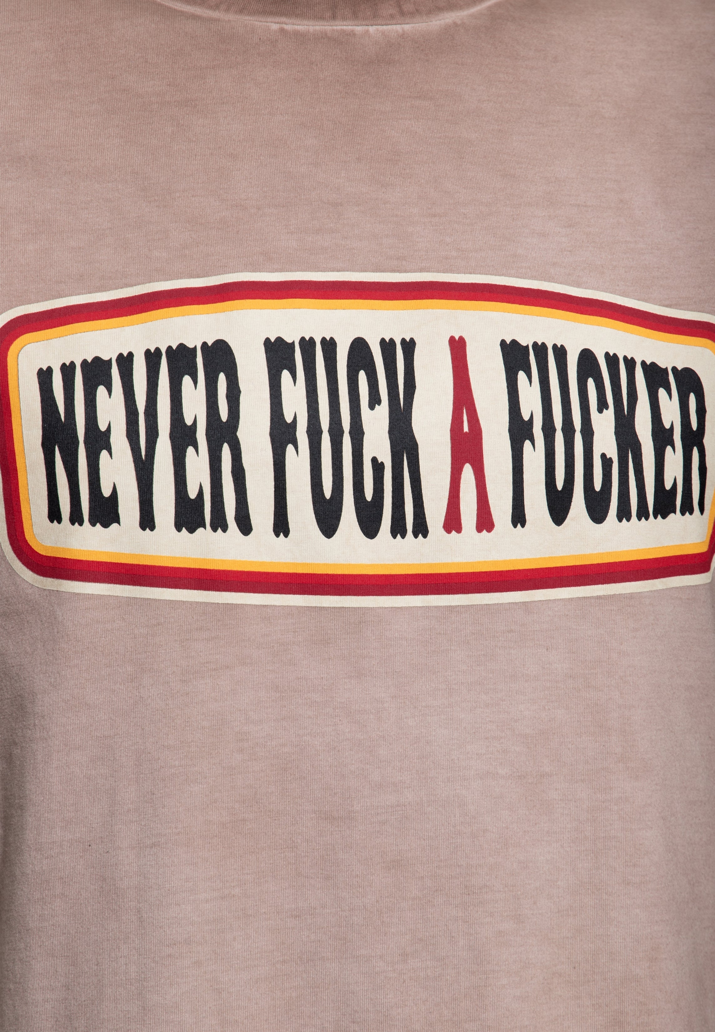 T-Shirt 'Never Fuck A Fucker' in Hellbraun T-Shirts von King Kerosin