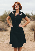 50s Swing Jeanskleid mit Stickerei Kleider von Queen Kerosin