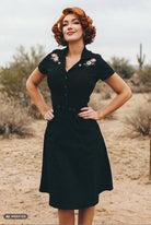 50s Swing Jeanskleid mit Stickerei Kleider von Queen Kerosin