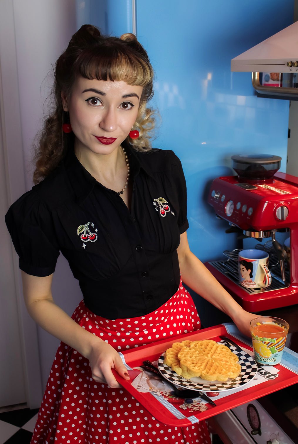 Bluse 'Cherry' in Schwarz Hemdblusen von Queen Kerosin