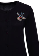 Cardigan 'Swallow and Cherry' in Schwarz Cardigan von Queen Kerosin