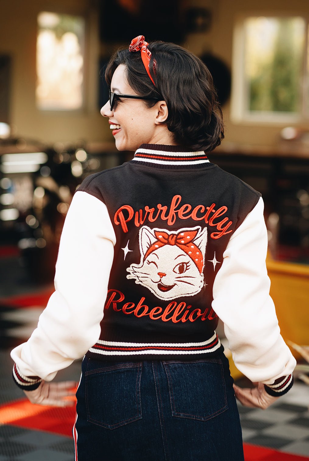 Collegejacke 'Purrfectly Rebellious' in Schwarz – College & Baseball Jacken von Queen Kerosin - Ansicht 1