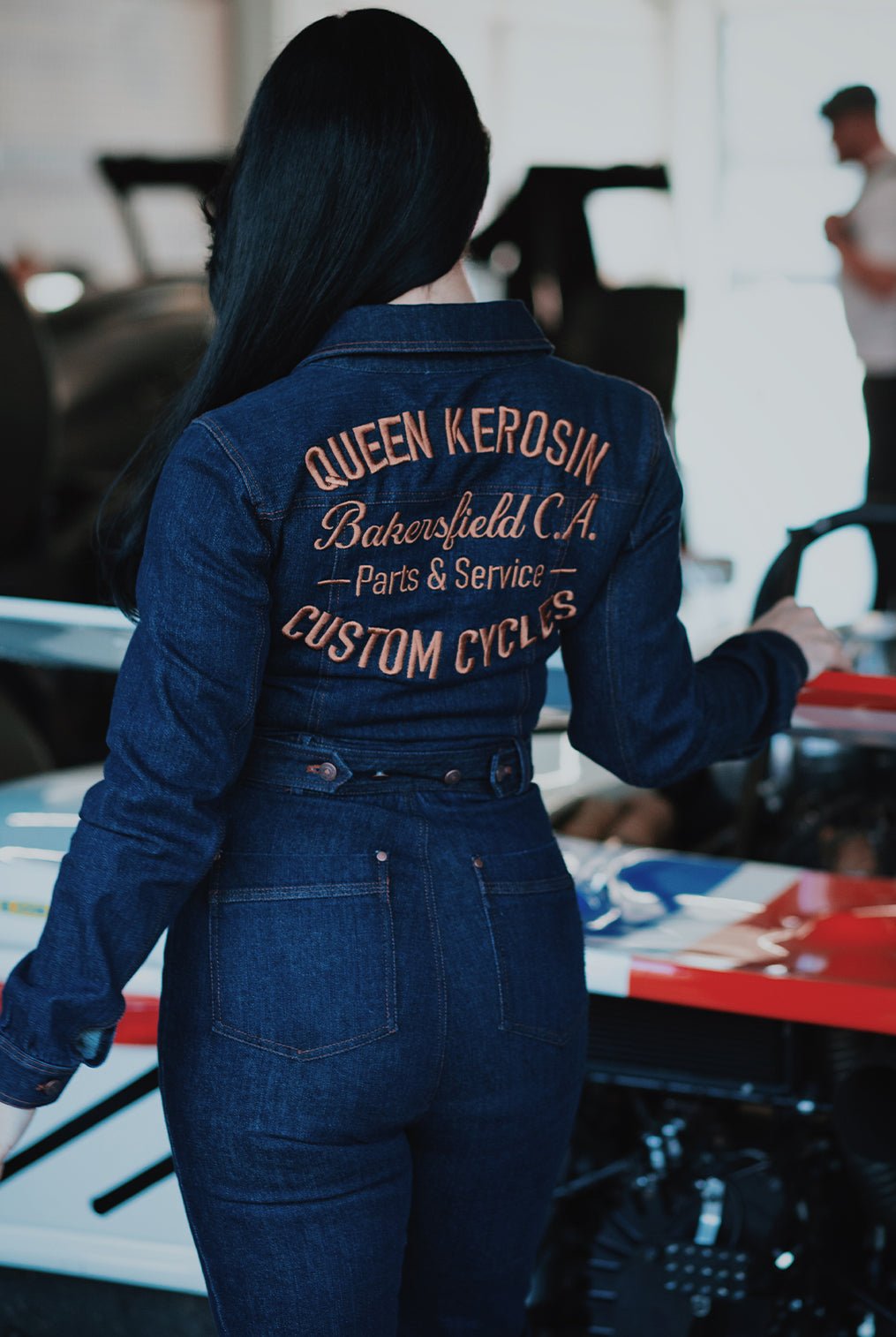 Damen Denim Jumpsuit "Bakersfield" in Dark Blue Wash – Jumpsuit von Queen Kerosin - Ansicht 2