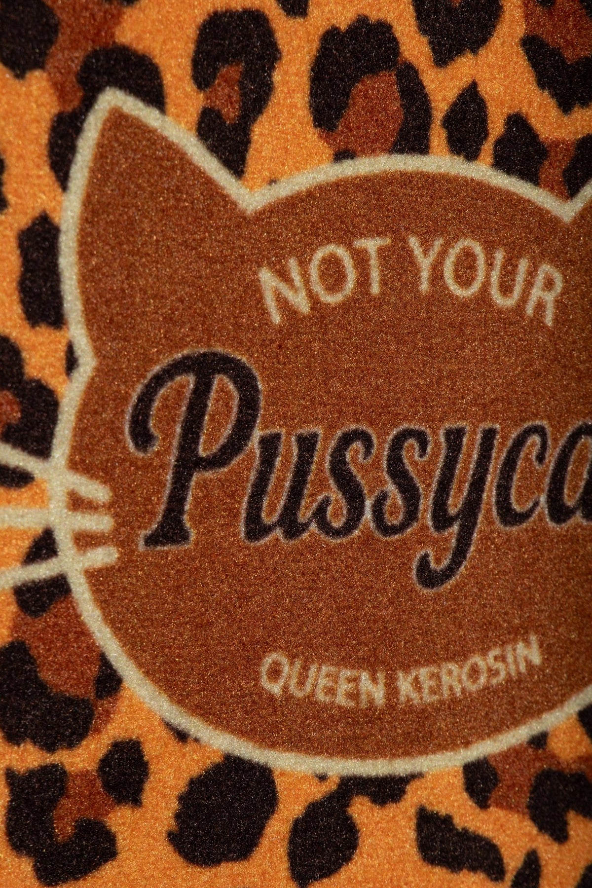 Fußmatte 'Not Your Pussycat' in Leo – Fußmatte von Queen Kerosin - Ansicht 3