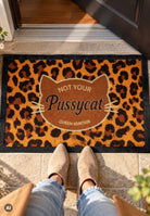 Fußmatte 'Not Your Pussycat' in Leo – Fußmatte von Queen Kerosin - Ansicht 6