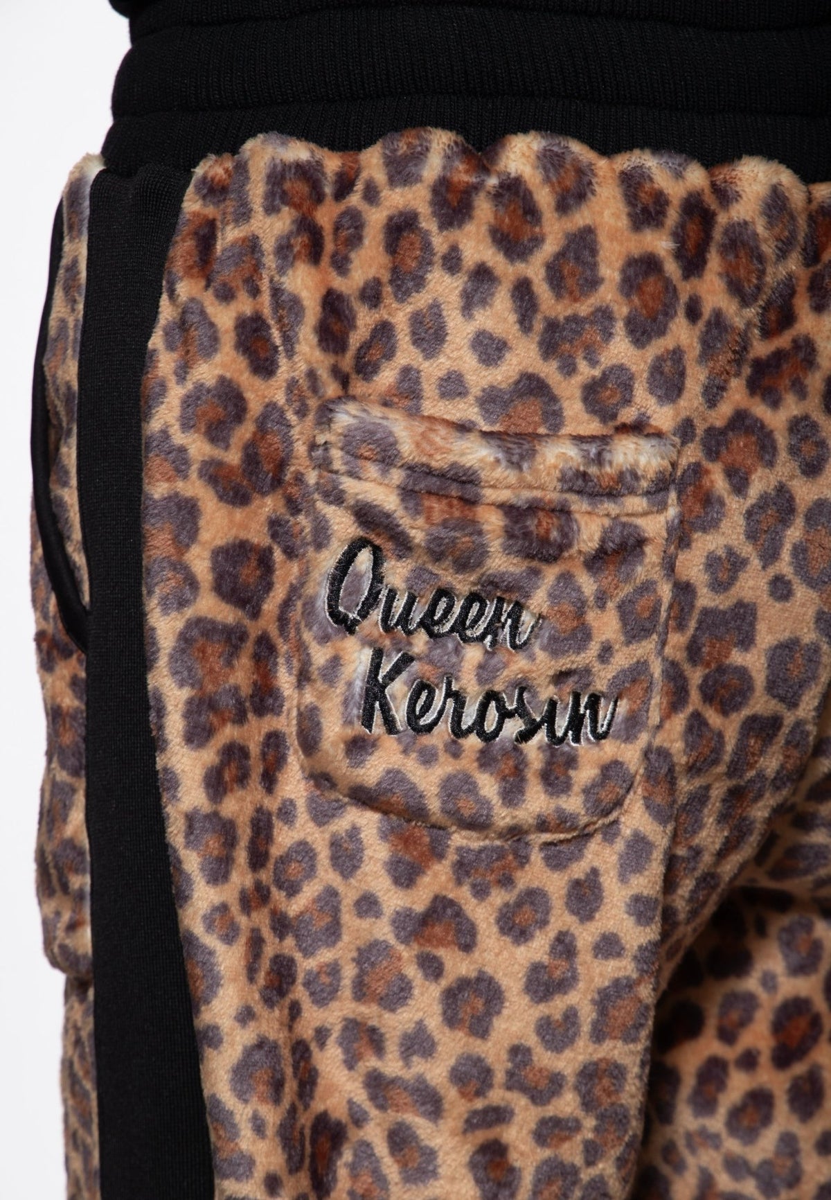 Jogginghose 'Wild Rebel' in Leo – Jogginghose von Queen Kerosin - Ansicht 5
