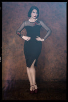 Queen Kerosin - Pencil Kleid mit Spitzenärmel und kontrastfarbene Stickerei