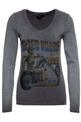 Slim Fit Longsleeve mit Retro - Print und Oilwash - Effekt «Velden Village 2020» Langarmshirts von Queen Kerosin