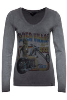 Queen Kerosin - Slim Fit Longsleeve mit Retro - Print und Oilwash - Effekt «Velden Village 2020»
